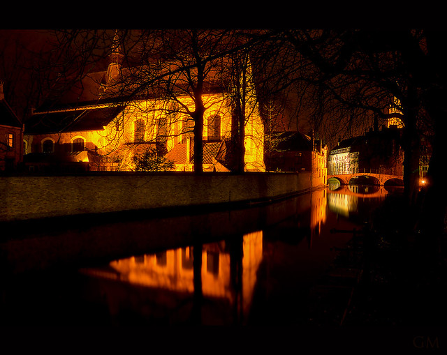 Brugge at night...
