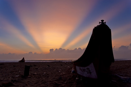 sky india beach silhouette clouds sunrise landscape boat nikon horizon wideangle hues 1855mm chennai tamilnadu besantnagar cwc elliotsbeach d40 kalspics chennaiweekendclickers smallandbigthings