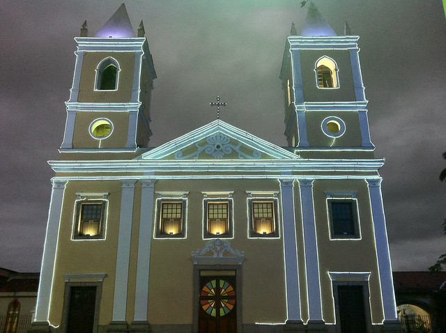 Luzes de fim-de-ano na Igreja de Santo Antônio