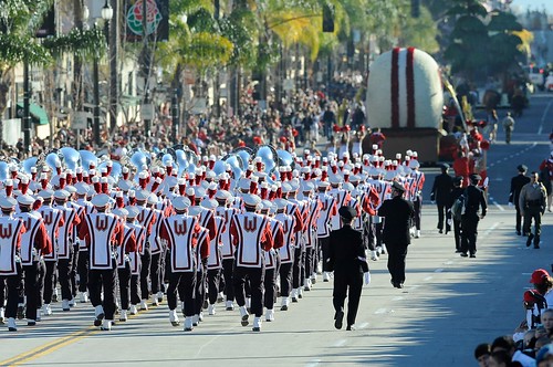 Rose Bowl parade: UW Marching Band and float