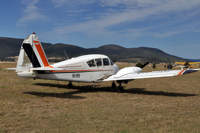 VH-IMB Piper PA-23-160 Apache Beltana Aviation