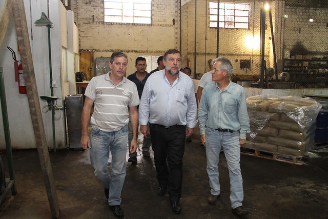 Em visita à fábrica de papel Induspel, em Porto de Cima, em Morretes