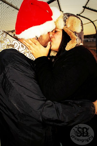 santa christmas sunset guy love girl canon rebel hug kiss couple mistletoe t3
