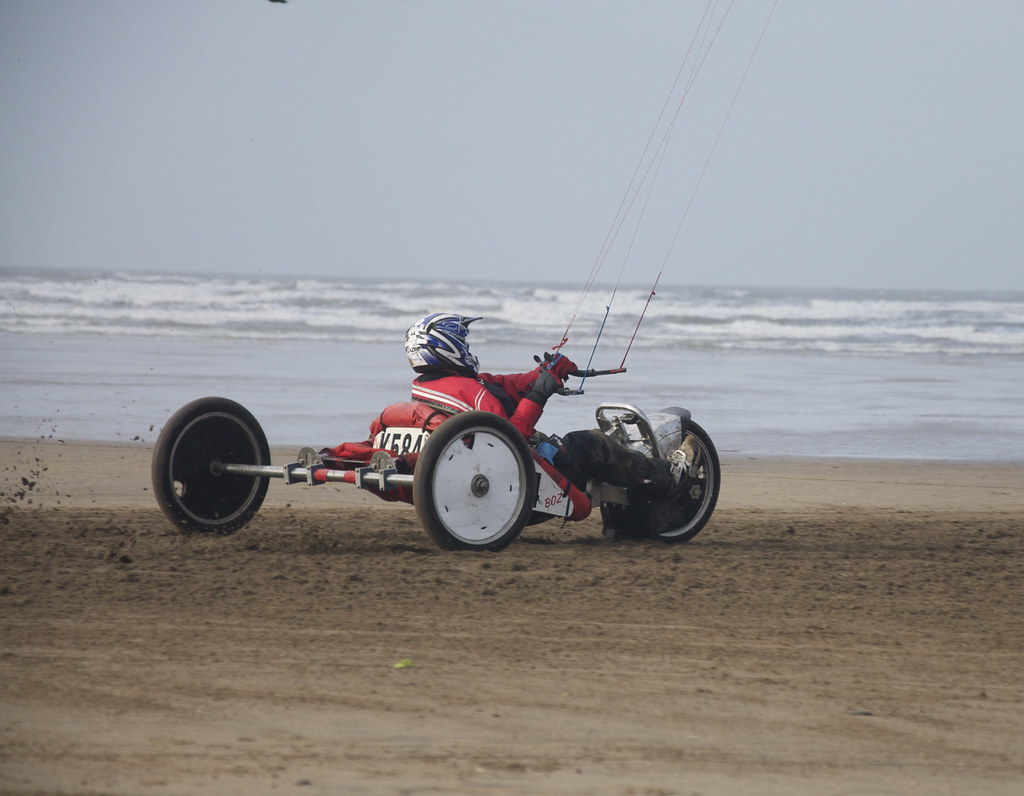Sand Racing Kite Red Kite | Sand Buggy racing on the beach at Westward Ho! | David Jones ...