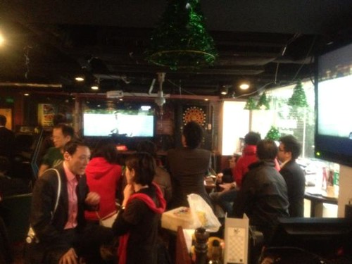Watching the game with Badgers as well as the Duckies in Hong Kong!! #rosebowluw http://t.co/EXB5zDWF