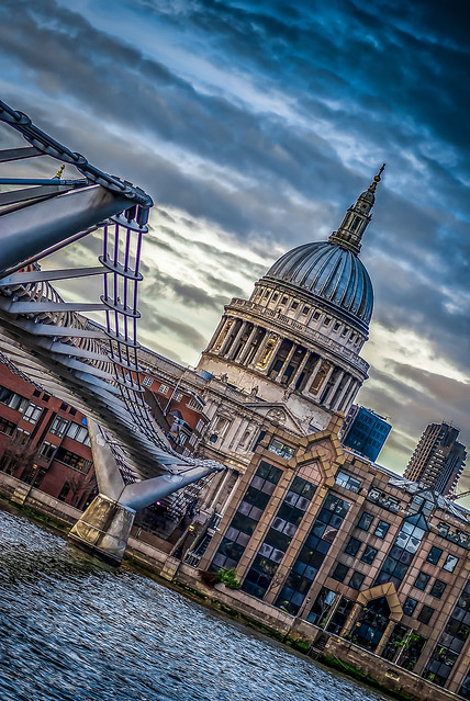 Walkway to St Paul's Cathedral