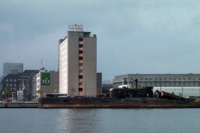 Submarine at Copenhagen (1998)