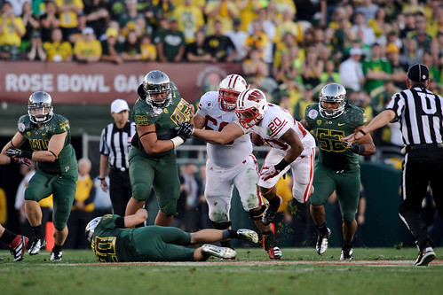 Wisconsin running back James White (20) scrambles for yardage during the second half.