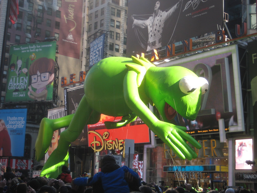Macy's 2011 Thanksgiving Day Parade - Times Square NYC 9171