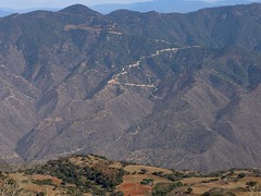 Vista desde el camino entre Santo Domingo Ixtcatlán y Santa María Yolotepec (al sur de Chalcatongo, Región Mixteca), Oaxaca, Mexico