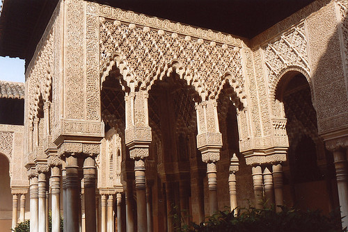 Alhambra: Červené město provinční kultury