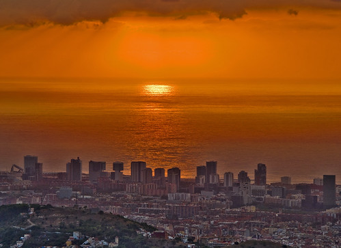 barcelona city red urban panorama sun sol sunrise rouge view cité catalonia vista vermell catalunya awake sole cataluña barcelone ciutat matí laflorida catalogna despertar katalonien catalogne roig eixample superaplus aplusphoto 100commentgroup mygearandme mygearandmepremium mygearandmebronze