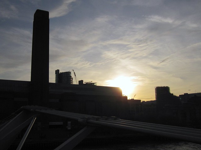 Sun sets over Tate Modern