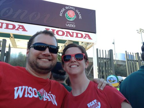 and here's @mziss and Alex entering the gates at #RoseBowlUW http://t.co/P7lT6fta