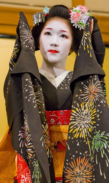 Maiko Koyoshi at Gion Corner during the summer Gion Festival (2011)