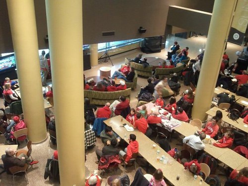 Overflow into the sungarden http://t.co/EphGlyt9. The house is packed for the #RoseBowlUW. Let's go #Badgers!