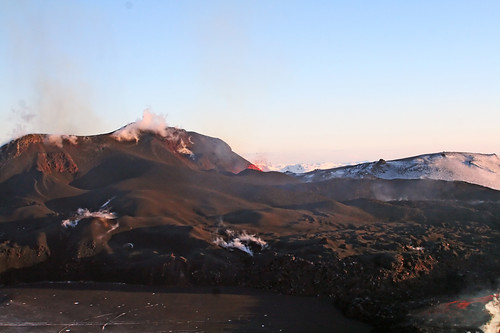 nature sunrise canon volcano lava iceland canoneosdigitalrebelxt eruption fimmvörðuháls eyjafjallajökull