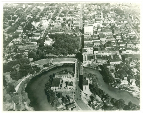 Aerial Image of downtown Warren, Ohio, circa 1937
