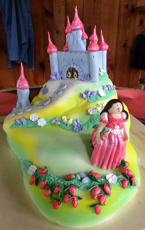 Strawberry Princess Cake | Buy Strawberry Princess Doll Cake Online