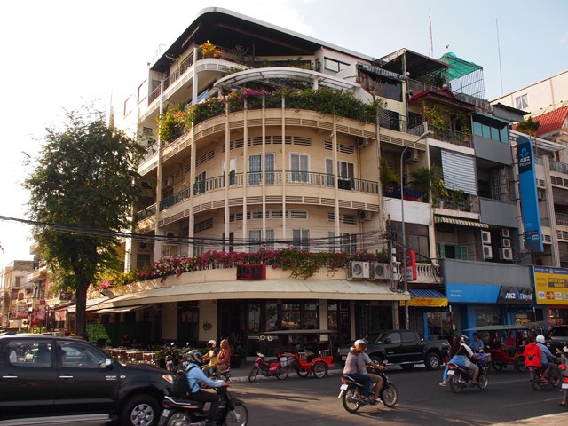 Colonial building on Sisowat Quay (Phnom Penh, Cambodia 2011)