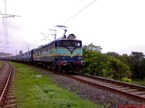 #21817 BL WCAM1 leads Pune-Indore Exprs. from CR to WR | by Pranav Chaware
