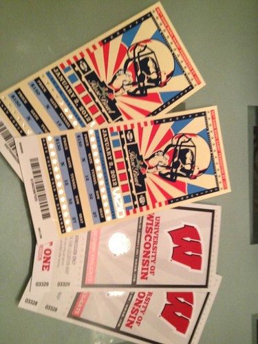 @badgerfootball all tickets arrived safely in Denver ready for some fun #RoseBowlUW http://t.co/6e5lNwhf