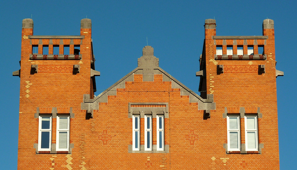 Tolstraat 127, Amsterdam | The top of the facade of the west… | Flickr