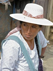 Mujer con sombrero - Woman with a hat; Comarapa, Departamento de Santa Cruz, Bolivia