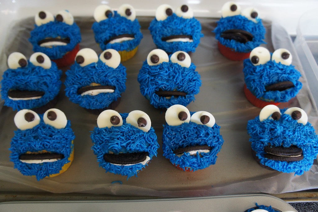 Cookie Monster Cupcakes | an army of cupcakes! lol blogged | Flickr