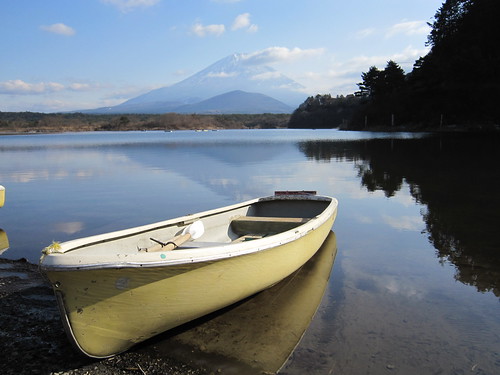 mountain lake snow water boat 富士山 mtfuji shojiko 精進湖