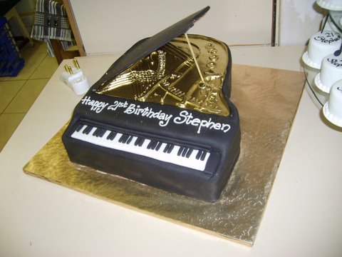 Grand Piano birthday cake