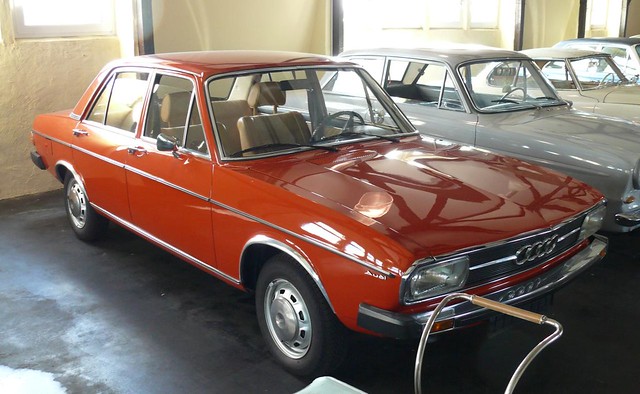 Audi 100 LS red 1970 vr