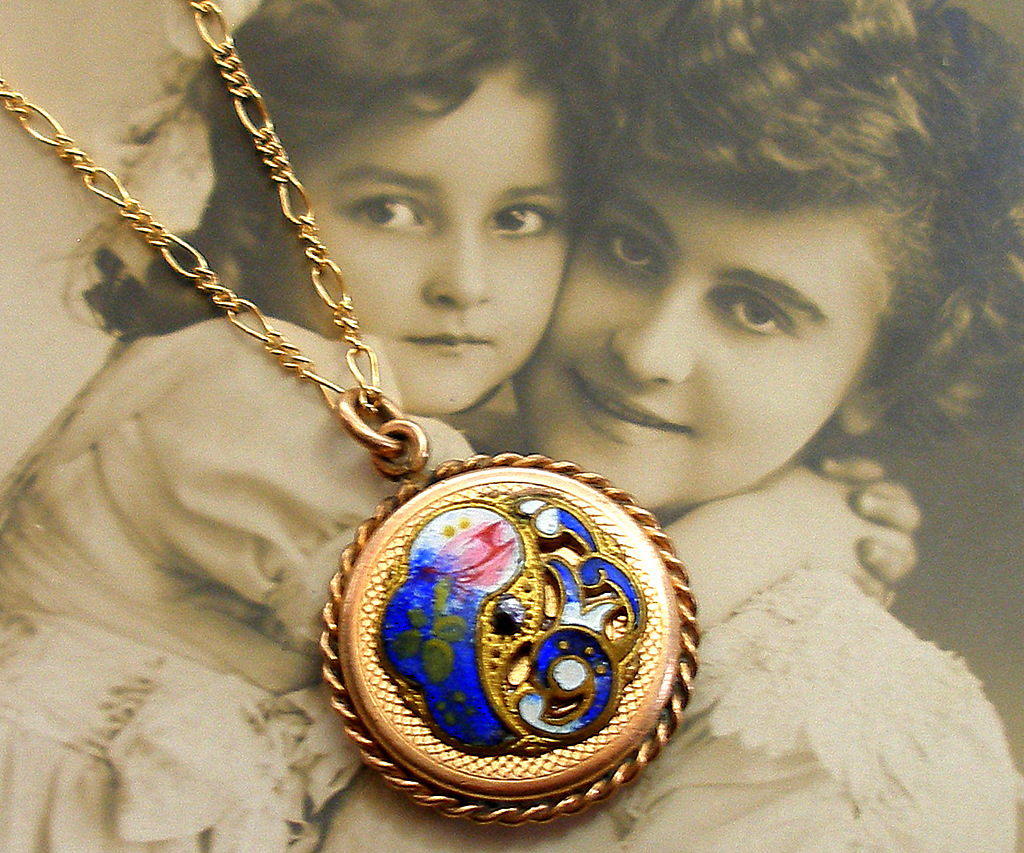 Victorian button antique locket gold necklace - a photo on Flickriver