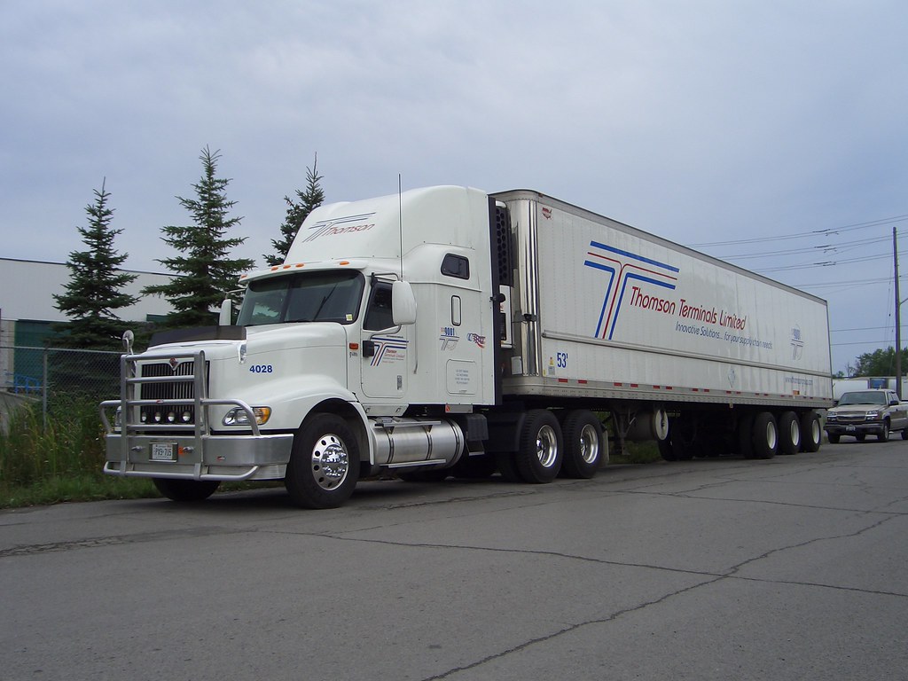 Thomson Terminals 4028 Internatinal Eagle truck & 53' Wabash reefer trailer Ottawa, Ontario 08152005 ©Ian A. McCord