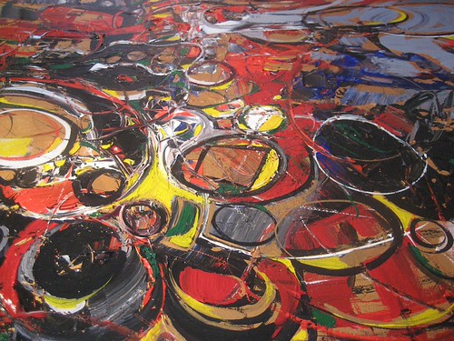 Large overlapping circular outlines in gold and red