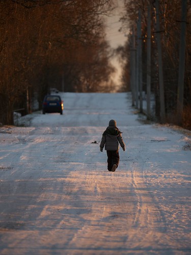 road winter boy sunset sun snow hat car walk belarus беларусь gh2 bryli lumixgvario100300f4056 брыли