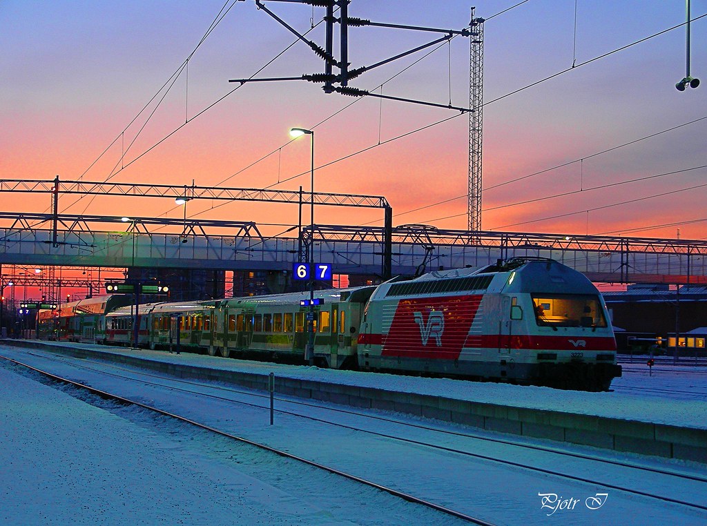 VR Sr2 3223, IC922/927 @ Turku Station 3.2.12. [Explored]