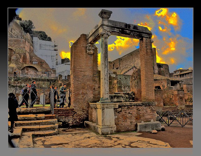 Ingresso al complesso delle vestali (atrium vestae) rit - a photo on ...