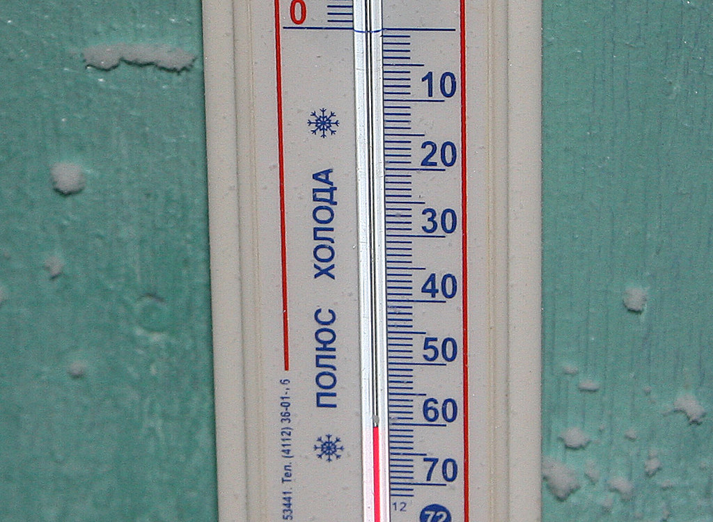 В простое температура 60