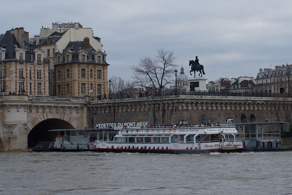 Henri, la vraie vedette du Pont-Neuf | Statue équestre d'Hen… | Flickr