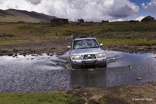 africa mountains cars nature water canon landscapes scenery 4x4 vehicles rivers mitsubishi automobiles pajero offroaders lesotho drakensberg 550d hannessteyn canonefs18200mmf3556is canon550d eosrebelt2i