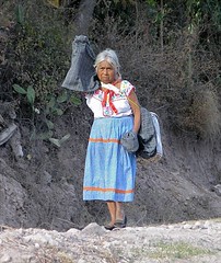 Señora con traje típico y tenate de palma - Woman with typical dress and scarf and a woven bag made of palm leaves; San Mateo Peñasco (Región Mixteca), Oaxaca, Mexico