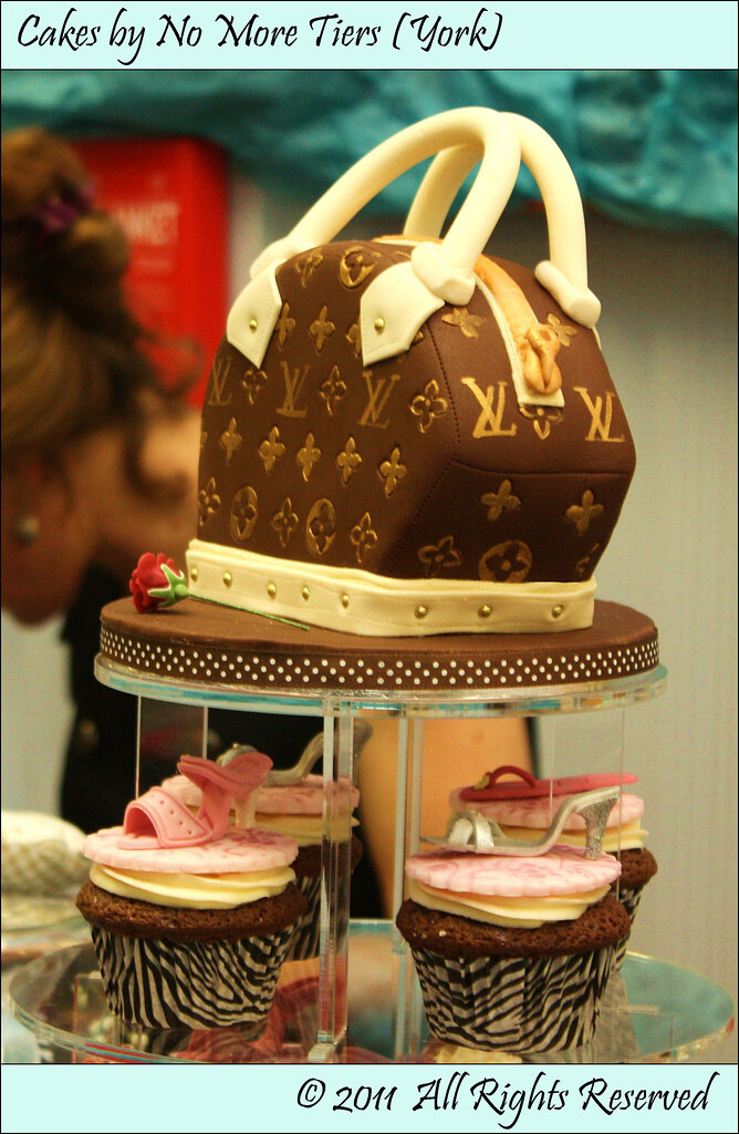 Louis Vuitton Bag Birthday Cake  Louis vuitton cake, Birthday cupcakes for  women, Handbag cakes