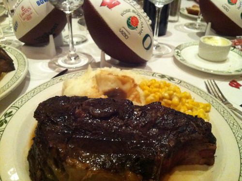 How can they eat that much? RT @BadgerFootball: Doing our part at the Lawry's Beef Bowl  http://t.co/H9CUwK0X #Badgers #RoseBowlUW