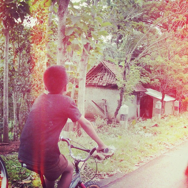 Bali bikeriding boy