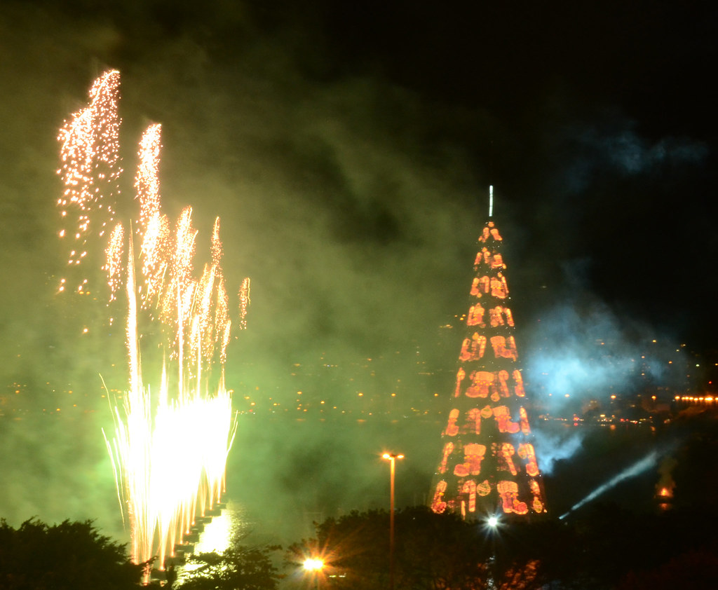 Inauguração da Árvore de Natal da Lagoa | Com shows e fogos,… | Flickr
