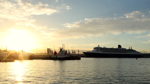 sea sun water port sunrise southafrica harbour queenmary2 durban