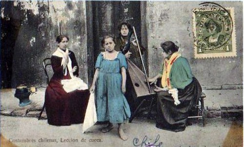 1900 La leccion de cueca, en postal coloreada,  basada en una fotografia de Colección Teodoro Kuhlmann Steffens (1869-1957)