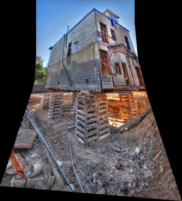 This House is On the Move, Handheld HDR Panorama