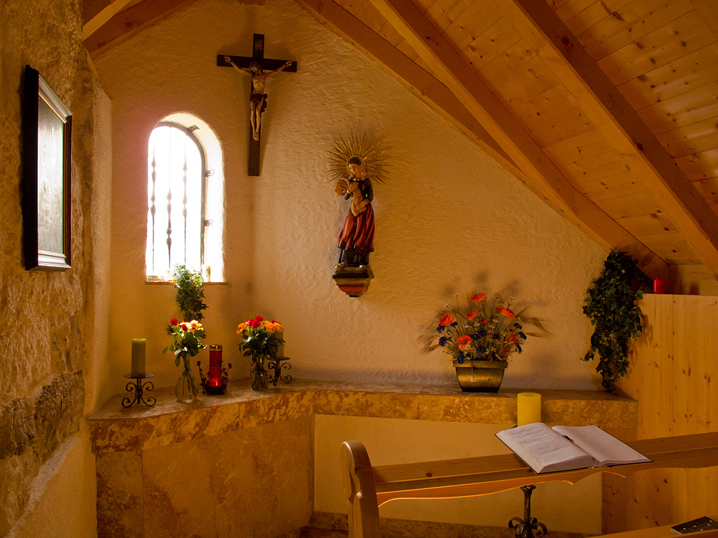 Inside Astenau Alpe Kapelle (Pertisau W9 2011)